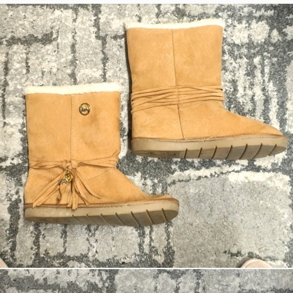 2 pairs of Michael Kors boots size 4 - Picture 10 of 13